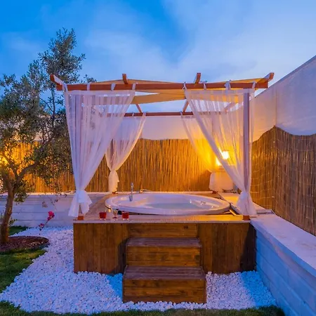 Villa Conservative With Jacuzzi At By Solo
