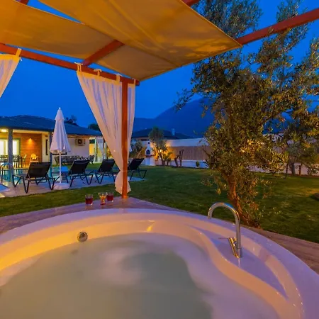 Villa Conservative With Jacuzzi At By Solo Fethiye