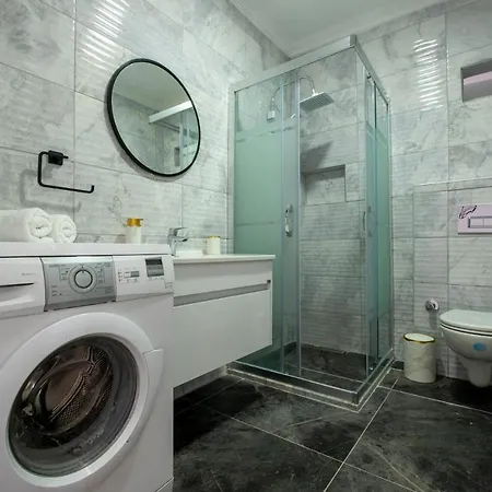 Conservative With Jacuzzi At By Solo וילה *